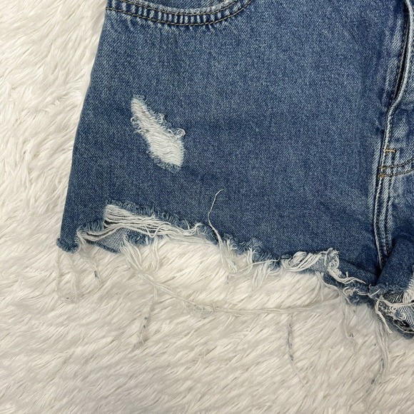 Forever 21 Women’s Short Shorts Denim/Blue Size 28 Ripped/Distressed - Picture 2 of 9
